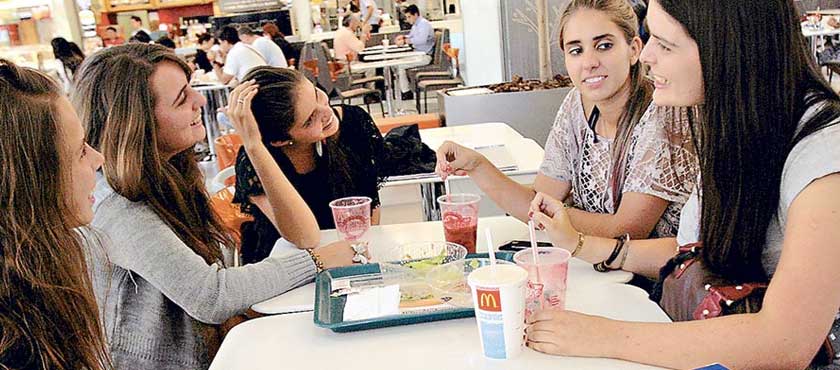 ¡No más papitas fritas con beca Junaeb! Gobierno impulsa plan de menús saludables